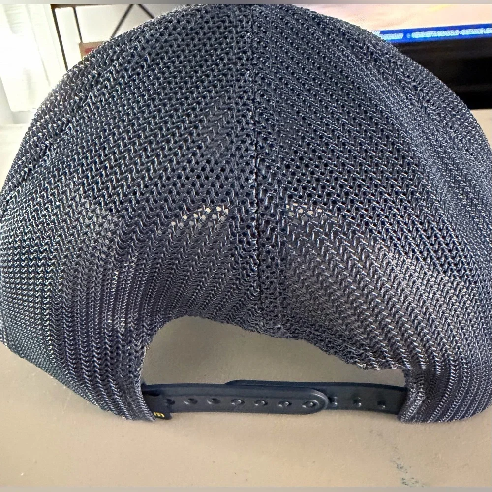 Travismathew Flexfit tech adjustable SnapBack trucker hat- nwt - Picture 2 of 3
